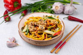 Удон с курицей