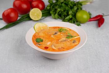 Том ям с лососем